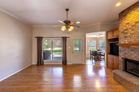721 Arledge St, Azle, TX 76020 photo 4