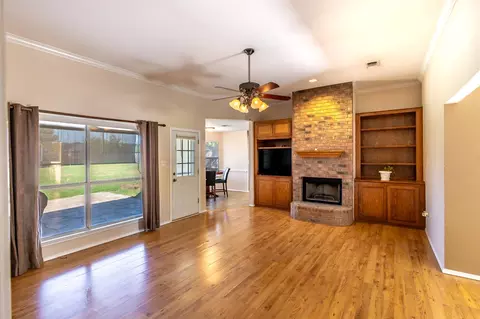 721 Arledge St, Azle, TX 76020 photo 5