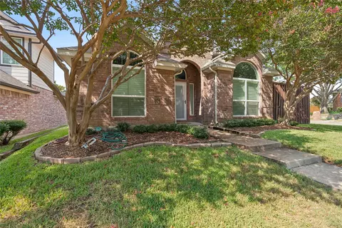 2431 Weatherby Dr, Mesquite, TX 75181