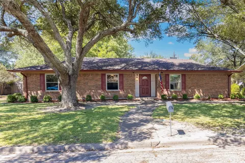2912 Melmar Park St, Commerce, TX 75428