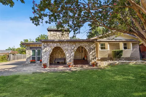 604 Clebud Dr, Euless, TX 76040 photo 2