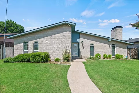 730 Echo Dr, Grand Prairie, TX 75052