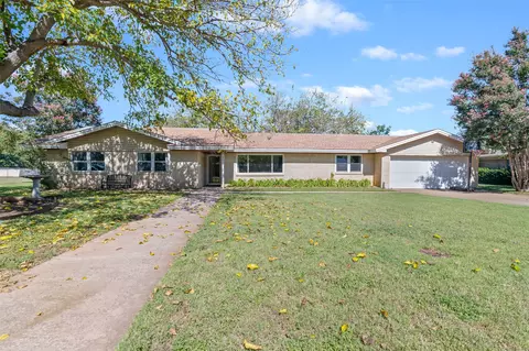 301 S Ables St, Granbury, TX 76048