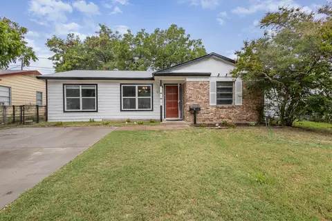1811 Dennis St, Irving, TX 75062