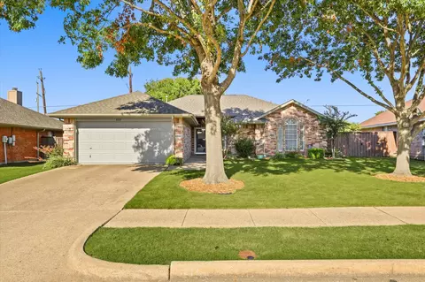 8313 Concord Dr, Rowlett, TX 75089