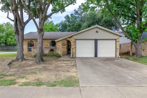 2518 Colleen Dr, Arlington, TX 76016