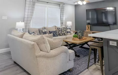 419 E Lilly Ln, Arlington, TX 76010