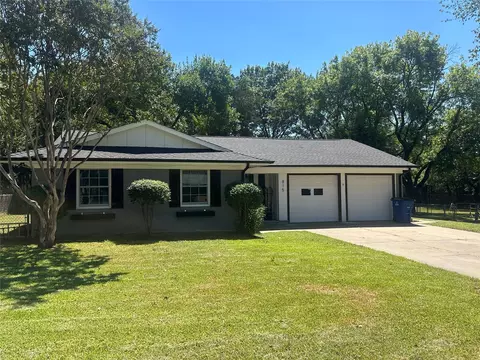 815 Lynn Ct, Ennis, TX 75119