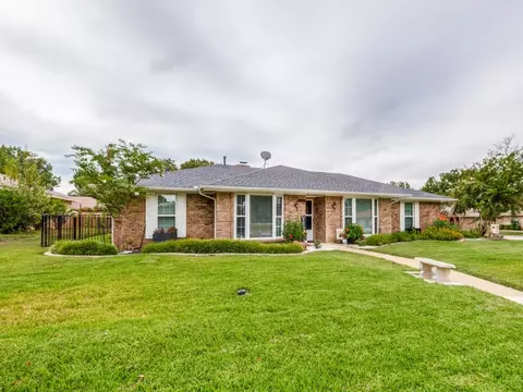 1000 Rosewood Dr, Desoto, TX 75115