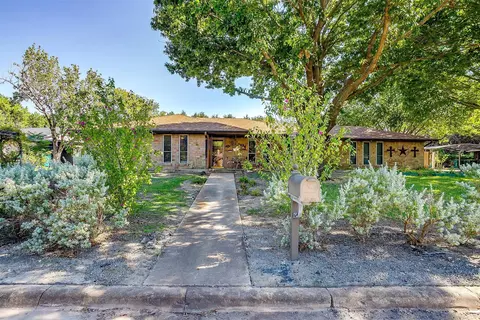 931 Randy Rd, Cedar Hill, TX 75104