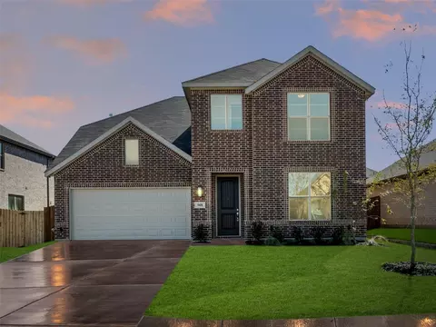 908 Versailles Ct, Cleburne, TX 76033