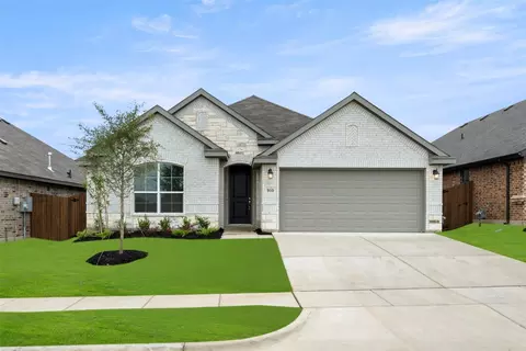 910 Misty Ln, Cleburne, TX 76033