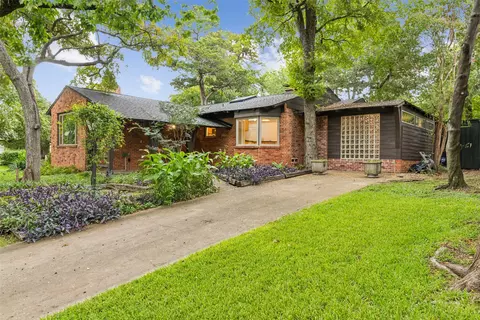 1526 Eastus Dr, Dallas, TX 75208
