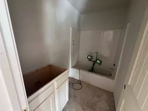 Bath - 154 Waterloo Dr, Abilene, TX 79602 photo 1 of 1
