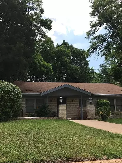 1412 N John St, Palestine, TX 75803