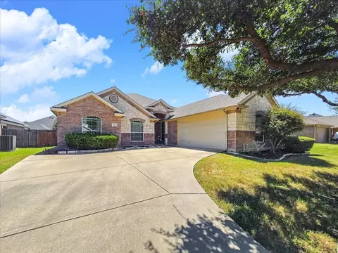 5819 Sunny Meadow Ln, Grand Prairie, TX 75052
