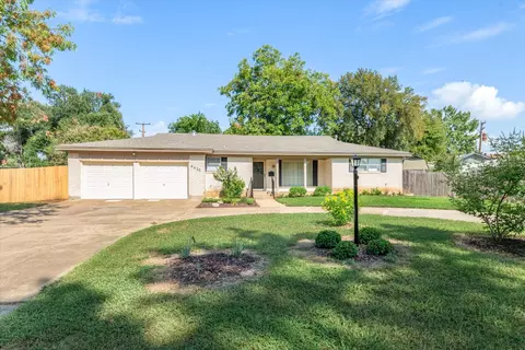 4620 Taos Dr, Haltom City, TX 76180