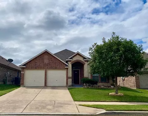 3912 Hunter Peak Rd, Roanoke, TX 76262