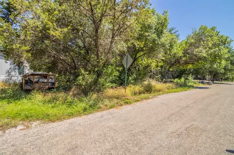 2824 Sycamore Ct, Granbury, TX 76048