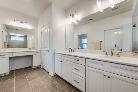 Bath - 12604 Pepperidge Ave, Denton, TX 76207 photo 2 of 4