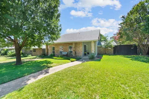 2710 N Colfax Cir, Plano, TX 75075