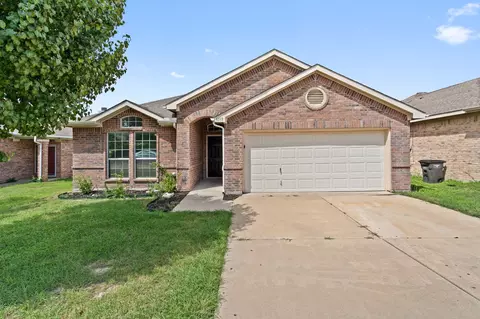 6533 Waterhill Ln, Fort Worth, TX 76179