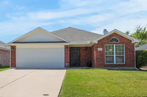 2627 Carmen Dr, Grand Prairie, TX 75052