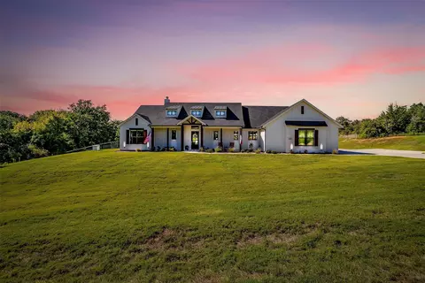 215 Deer Glade Ct, Azle, TX 76020