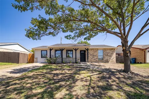 7204 Independence Dr, The Colony, TX 75056
