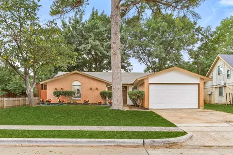 838 Auburn Dr, Lewisville, TX 75067