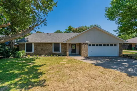 918 Glacier Ln, Grapevine, TX 76051