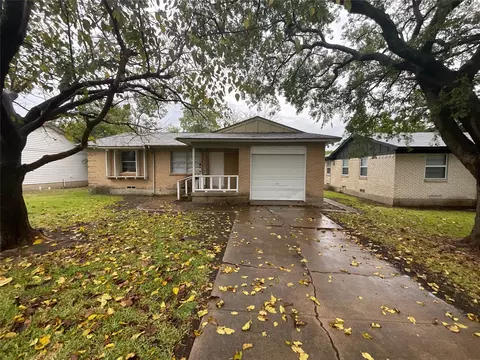 1306 Summit St, Mesquite, TX 75149