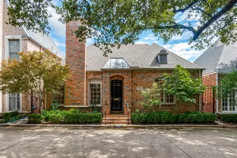 7947 Caruth Ct, Dallas, TX 75225