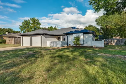 7536 Red Oak St, North Richland Hills, TX 76182