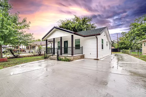 1116 Cambridge St, River Oaks, TX 76114