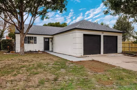 523 Kalmia Dr, Arlington, TX 76018
