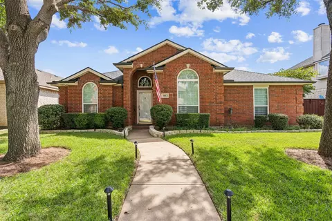 3813 Red Oak Trl, The Colony, TX 75056
