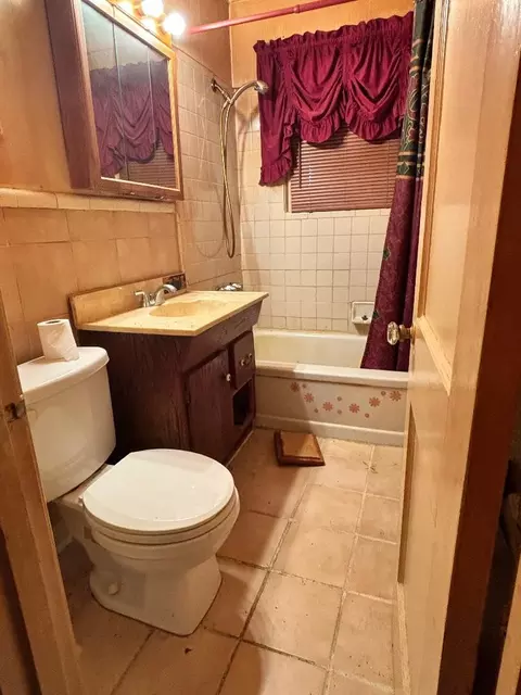 Bath - 1908 E 6th St, Irving, TX 75060 photo 1 of 1