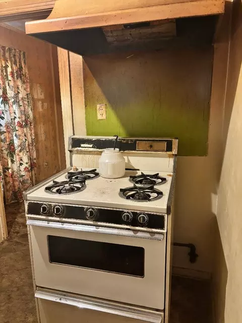 Kitchen - 1908 E 6th St, Irving, TX 75060 photo 3 of 3