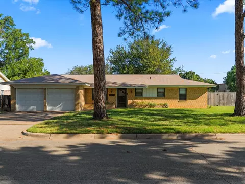 7625 Palomar Dr, North Richland Hills, TX 76180