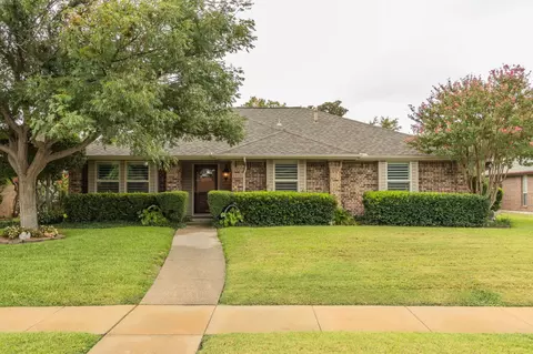 1916 Crestside Dr, Carrollton, TX 75007