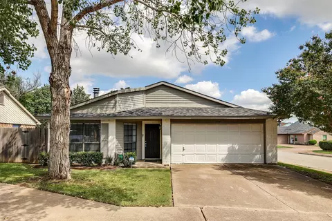 3200 Galemeadow Dr, Fort Worth, TX 76123