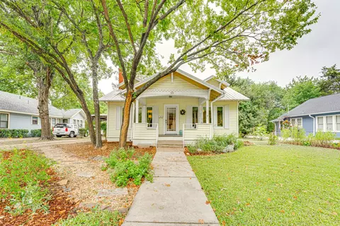320 Virginia Ave, Waxahachie, TX 75165