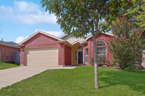 740 Raven Dr, Saginaw, TX 76131