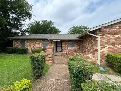 2952 Dillard St, Fort Worth, TX 76105