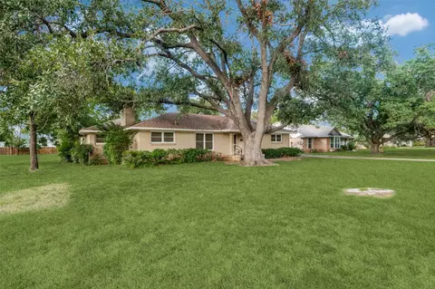 839 E Worth St, Grapevine, TX 76051 photo 2