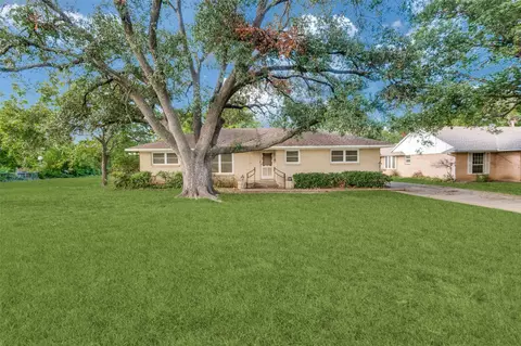 839 E Worth St, Grapevine, TX 76051
