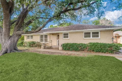 839 E Worth St, Grapevine, TX 76051 photo 4