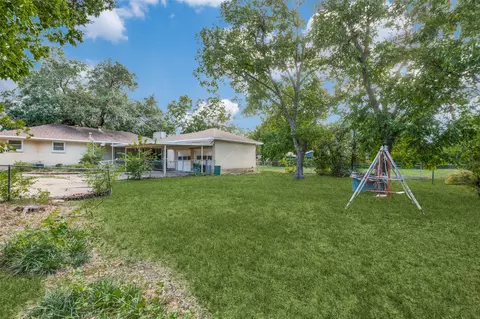 839 E Worth St, Grapevine, TX 76051 photo 5