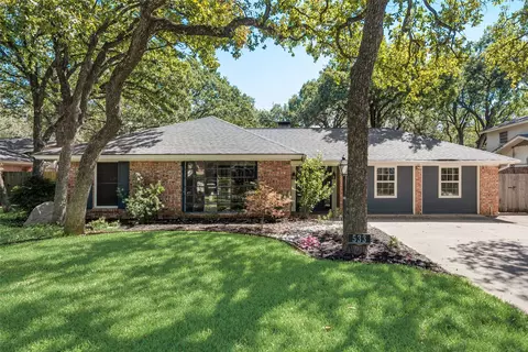 533 Circleview Dr S, Hurst, TX 76054